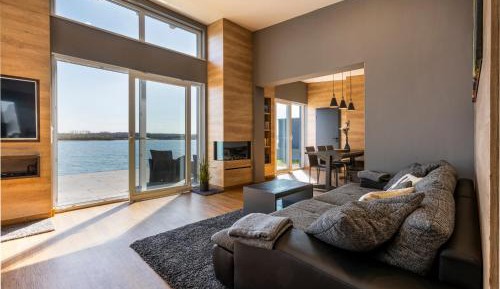 Three-Bedroom Holiday Home 