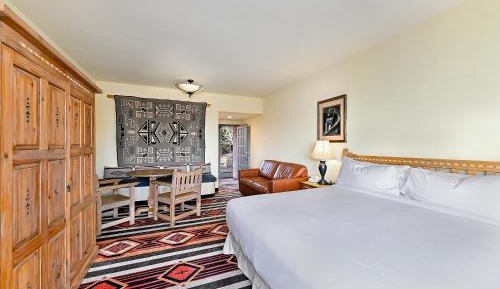 Deluxe King Suite