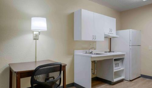 Queen studio with 1 Queen Bed - Disability Access/Non-Smoking