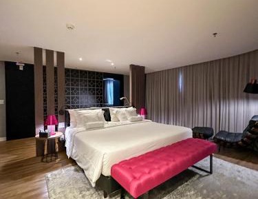 Suite with Hot Tub