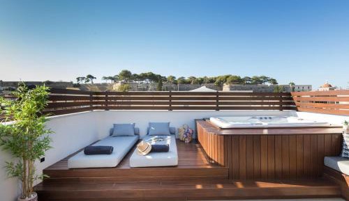 Upper Suite with Jacuzzi & View