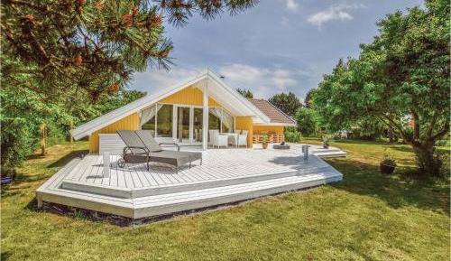 Three-Bedroom Holiday Home 