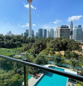 King Suite with Pool View