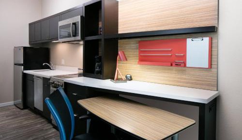 One-Bedroom Queen Suite