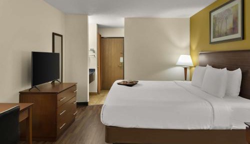 Queen Room with Walk-In Shower - Disability Access/Non-Smoking