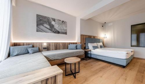 Deluxe Quadruple Room