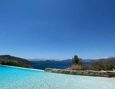 Apartment with Pool View 