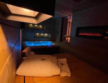 Love Room with Jacuzzi