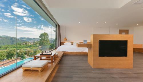 Family Room with Mountain View