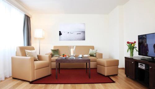 Large One-Bedroom Apartment with Terrace