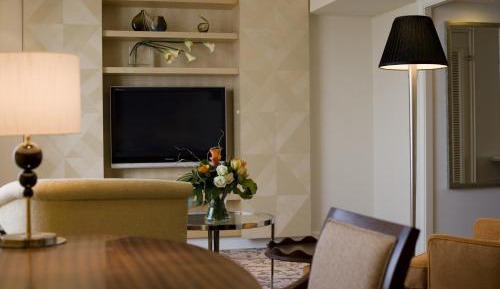 Executive Suite - Non-Smoking