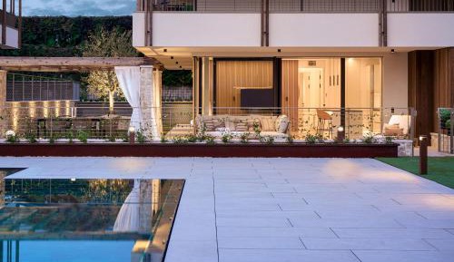 Apartment with Pool View 
