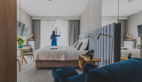 Standard Room 1 King Bed
