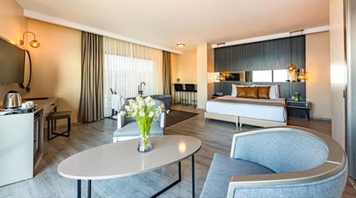 King Suite with Sea View