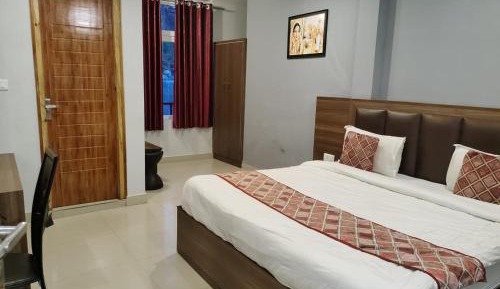 Deluxe Double Room (2 Adults + 1 Child)