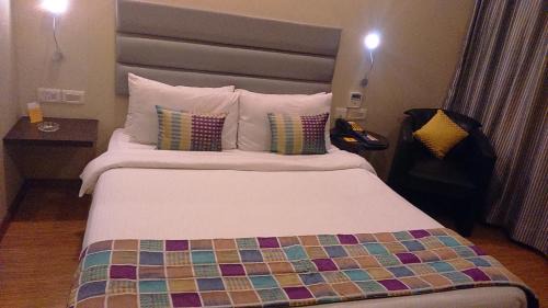 Keys Indulge Room (20% off on Dinner,Complimentary Hi-Tea,20% off on Dinner and 10% Off on Laundry service)