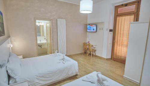 Quadruple Room with Private Bathroom