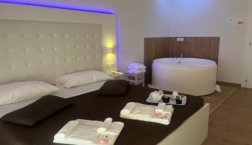 Double Room with Spa Bath