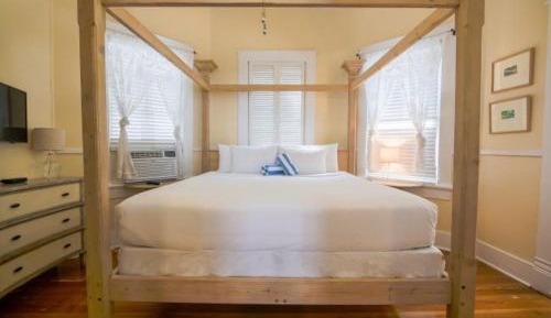 Queen Room with Sofa Bed ( Sailfish) 