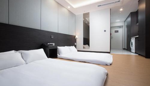 Limited Offer - Room Selected at Check In with Late Check-in from 18:00 - Free breakfast for 1 person