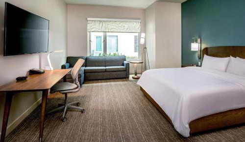 Deluxe King Room with Kitchenette