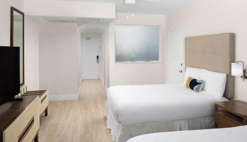 Deluxe City View Double Beds