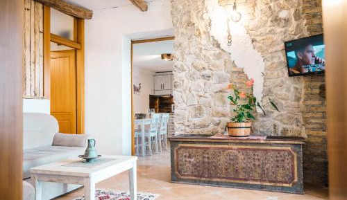 Comfort Two-Bedroom Apartment with Balcony