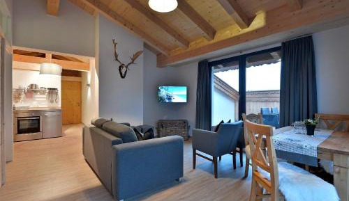 Apartment with Mountain View