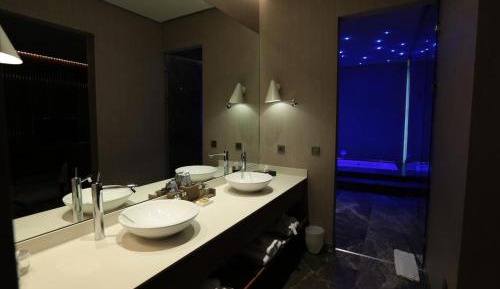 Executive Suite with Spa Bath