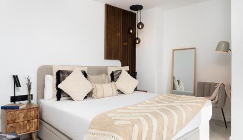 One bedroom Apartment with Balcony