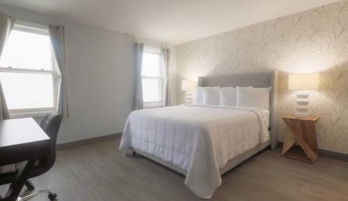 Standard Queen Room