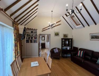 Deluxe Queen Suite