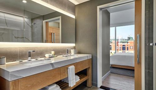 Superior Corner Suite
