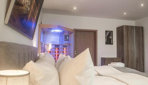 Deluxe Suite with Spa Bath