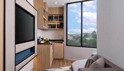Deluxe King Room with Lounge Access