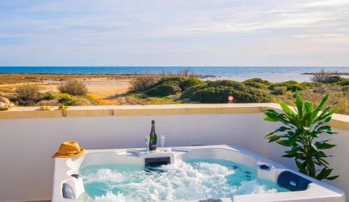 Penthouse Apartment with Sea View and Jacuzzi