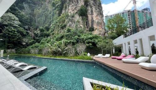 Apartment with Mountain View