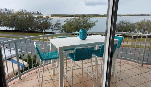 Beachfront Three-Bedroom Apartment - Level 3 