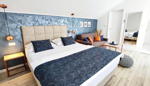 King Studio with Sofa Bed