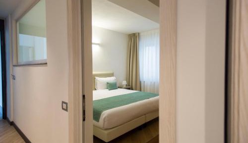 Suite with Lake View