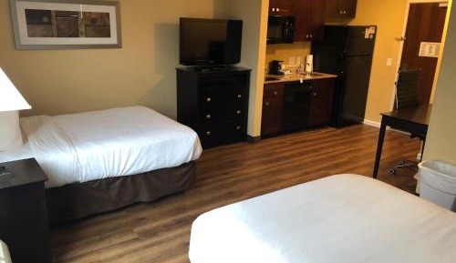Efficiency Suite with Two Double Beds and Kitchen - Non Smoking