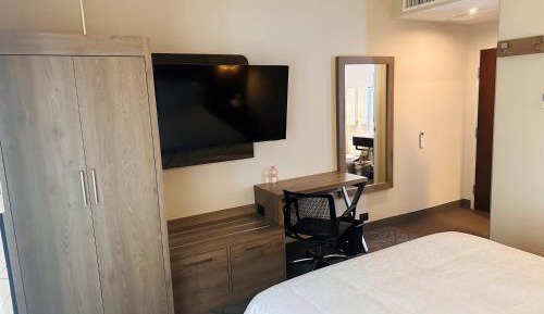 Standard Queen Room