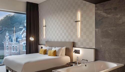 Junior King Suite with Balneo Bathtub and Citadel or River View