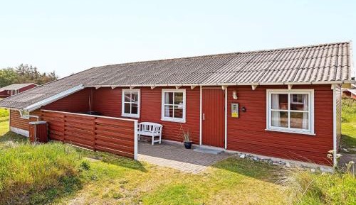 Three-Bedroom Holiday Home 