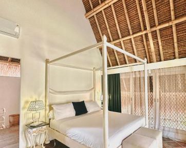 Flash Deal Triangle Bungalow with with Free Return Boat from Kores Harbor to Gili Asahan