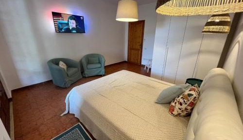 One-Bedroom Apartment with Balcony