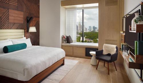Deluxe King Guest Room with Skyline View