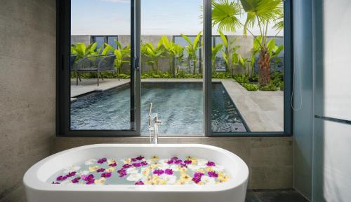Suite with Outdoor Jacuzzi
