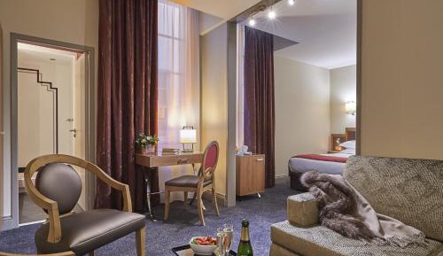 Extra Large Suite