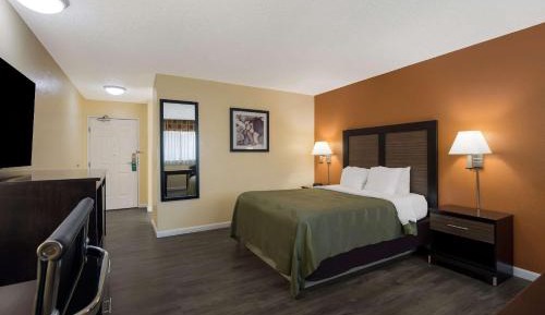 Queen Room - Accessible/Nonsmoking